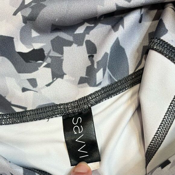 SAVVI Gray Women’s Leggings Size Medium - Picture 5 of 9